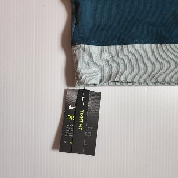 NWT Nike Aqua Blue Tight Fit Coolant Sports Bra Size Small - Picture 4 of 4
